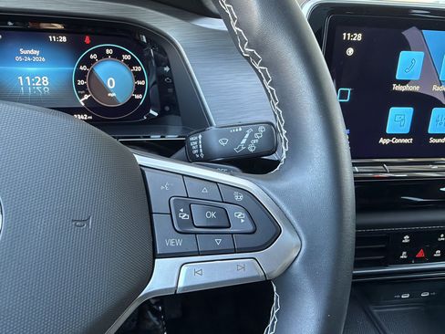 Used 2024 Volkswagen Atlas Cross Sport SE w/ Panoramic Sunroof Package FWD image 31