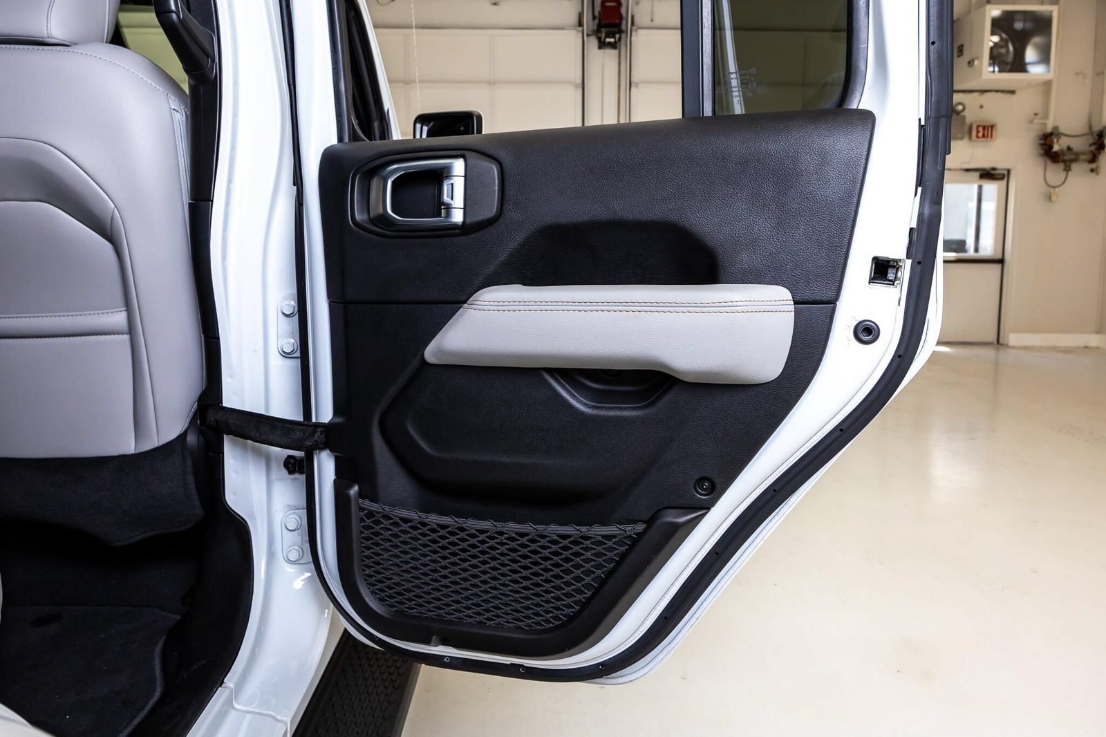 Used 2022 Jeep Wrangler Unlimited Sahara AWD/4WD image 38