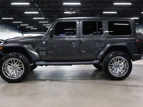 Used 2019 Jeep Wrangler Unlimited Sahara image 2