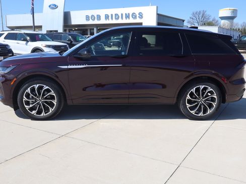 Used 2025 Lincoln Nautilus Reserve image 8