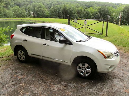 Used 2011 Nissan Rogue S AWD/4WD image 2