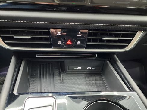 Used 2025 Volkswagen Atlas SE image 17