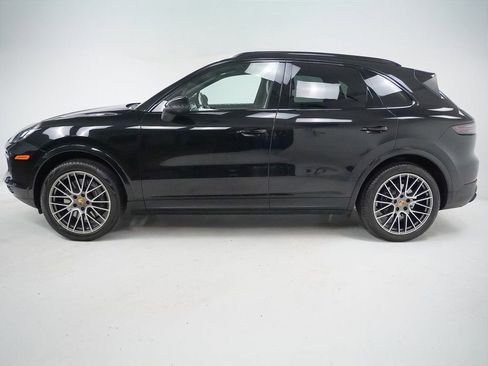Certified 2023 Porsche Cayenne Platinum Edition image 2