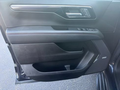 Used 2025 Chevrolet Suburban RST w/ Comfort Package AWD/4WD image 12