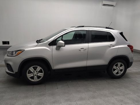 Used 2019 Chevrolet Trax LT w/ LT Convenience Package FWD image 2