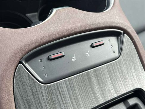 Certified 2024 Toyota Venza XLE image 32