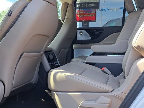 Used 2020 Lincoln Aviator Reserve w/ Equipment Group 202A AWD/4WD image 2