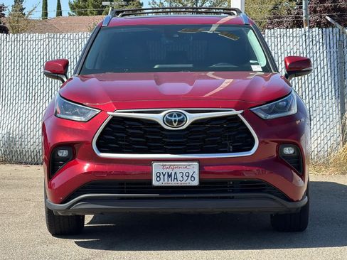 Used 2021 Toyota Highlander XLE AWD/4WD image 8