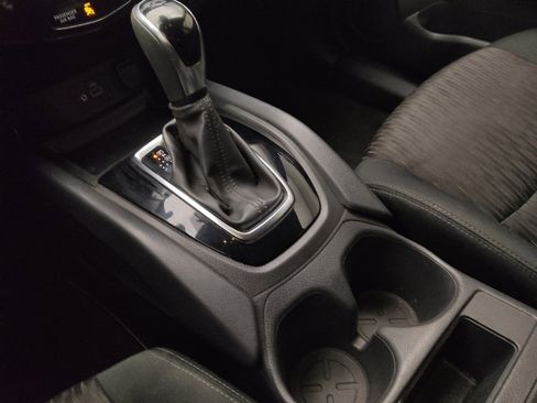 Used 2019 Nissan Rogue S image 26