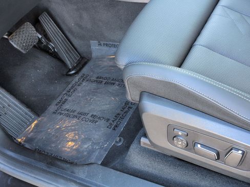 Used 2025 BMW X3 xDrive30i w/ Convenience Package image 17