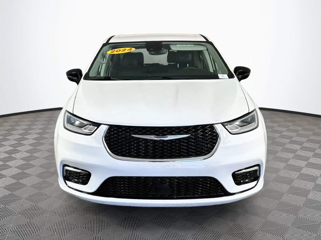Certified 2024 Chrysler Pacifica Touring-L FWD image 4