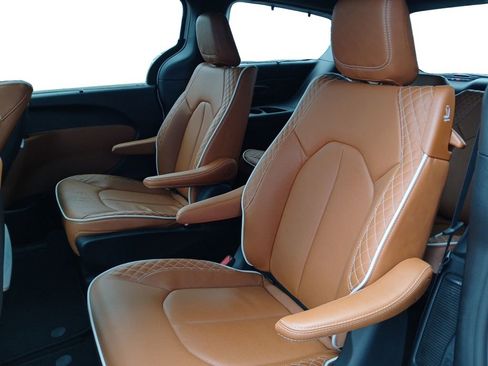 New 2026 Chrysler Pacifica Pinnacle FWD image 22