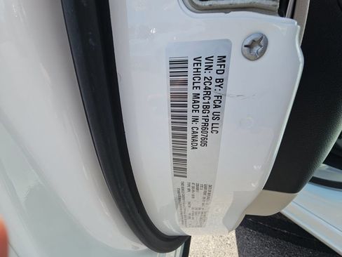 Used 2023 Chrysler Pacifica Touring-L FWD image 23