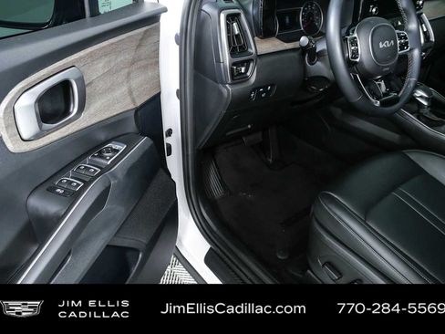 Used 2023 Kia Sorento EX w/ Panoramic Sunroof Package FWD image 7