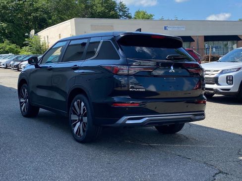 New 2025 Mitsubishi Outlander SE image 3