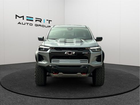 Used 2025 Chevrolet Colorado ZR2 w/ Technology Package AWD/4WD image 3