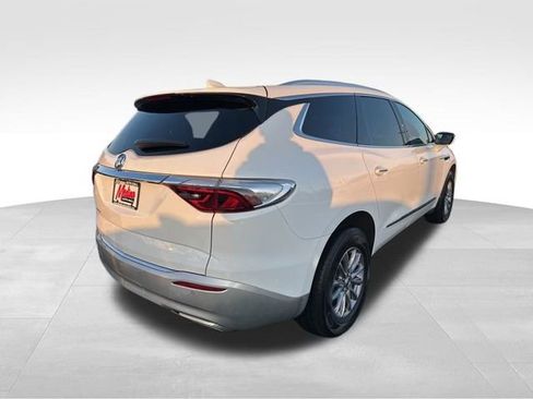 Used 2023 Buick Enclave Essence image 6