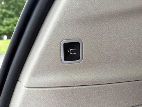 Used 2019 Chrysler Pacifica Touring Plus w/ Cold Weather Group FWD image 10