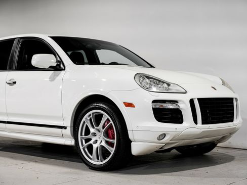 Used 2010 Porsche Cayenne GTS image 43