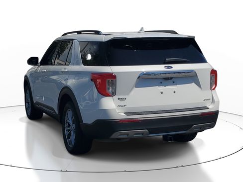 Used 2021 Ford Explorer XLT w/ Equipment Group 202A AWD/4WD image 4