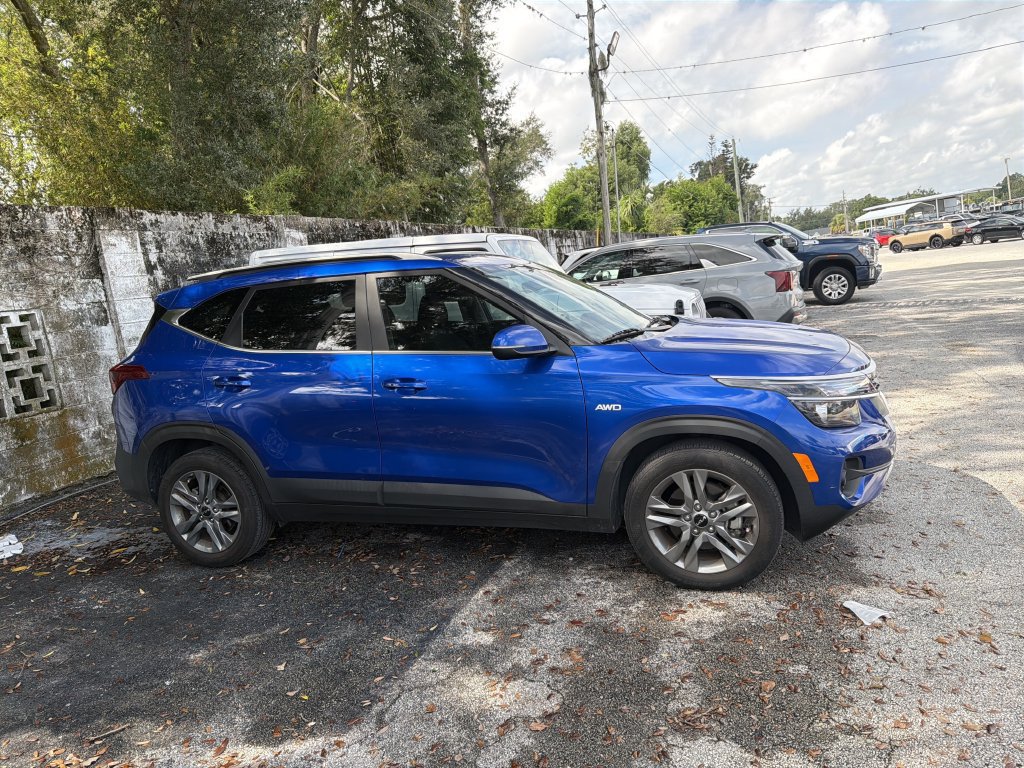 Used 2023 Kia Seltos S AWD/4WD image 4