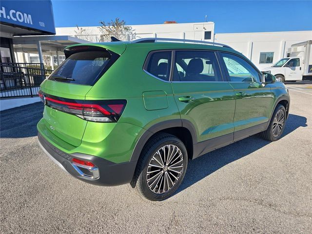 New 2026 Volkswagen Taos SE FWD image 3
