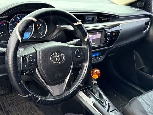 Used 2014 Toyota Corolla LE image 18