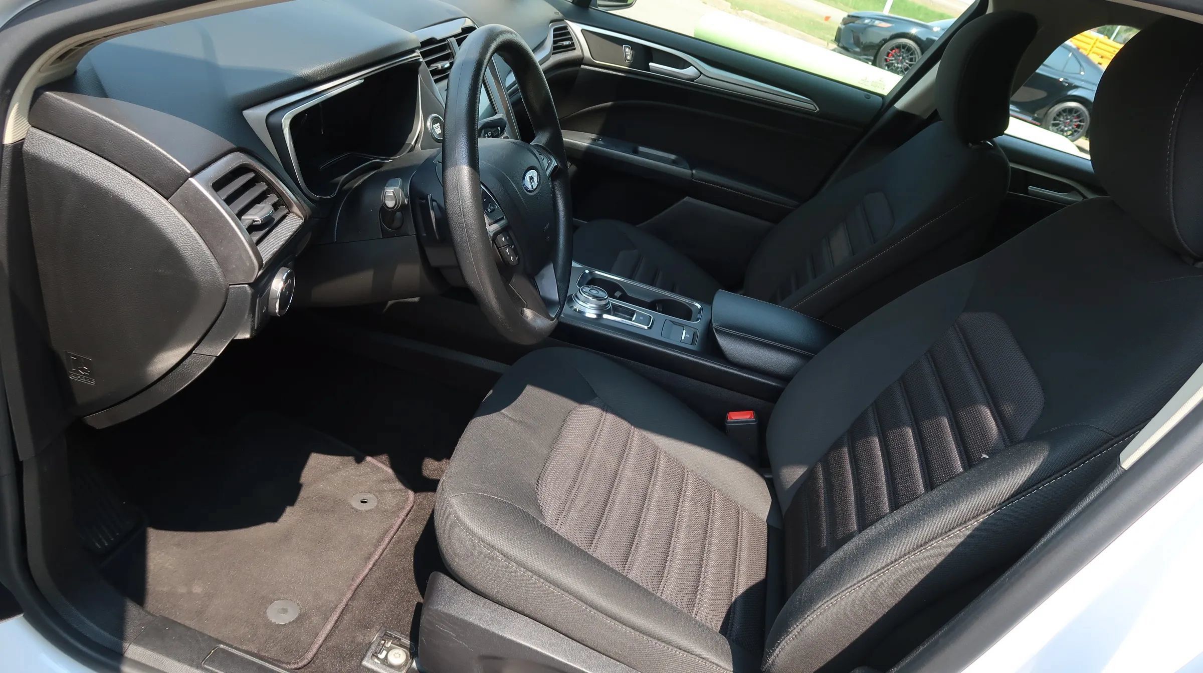Used 2019 Ford Fusion SE FWD image 17