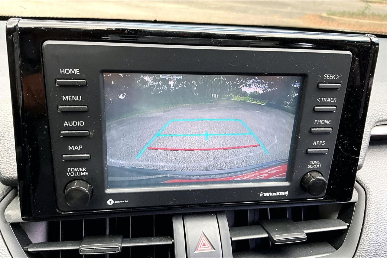 Used 2020 Toyota RAV4 LE AWD/4WD image 13