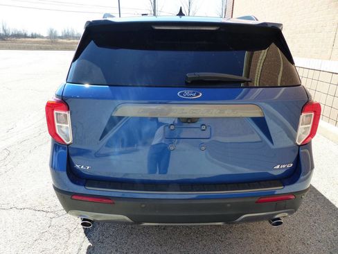 Used 2022 Ford Explorer XLT w/ Equipment Group 202A AWD/4WD image 8