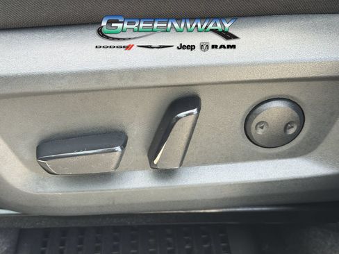 Used 2023 Nissan Rogue SV FWD image 19