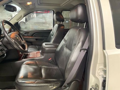 Used 2011 Chevrolet Avalanche LTZ image 11