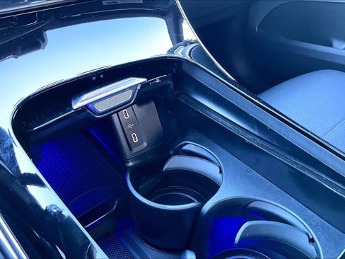 Used 2025 Mercedes-Benz GLC 300 4MATIC image 35