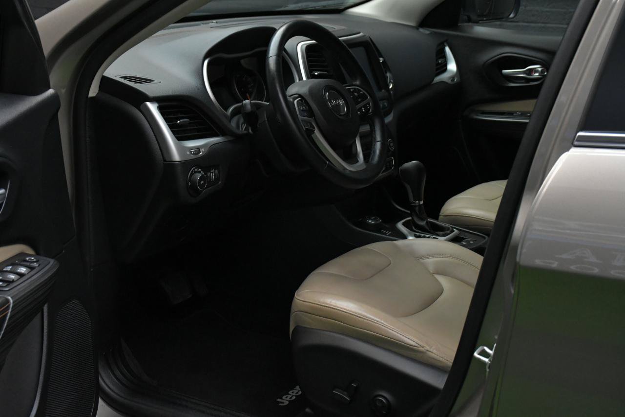 Used 2016 Jeep Cherokee Limited AWD/4WD image 15