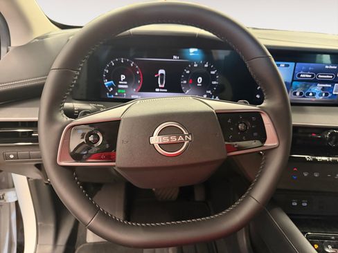 Used 2025 Nissan Murano SV AWD/4WD image 14