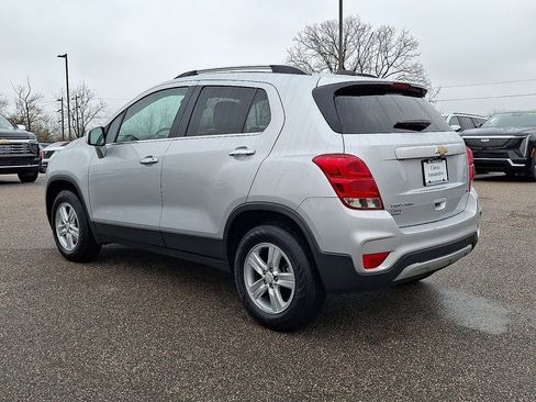 Used 2020 Chevrolet Trax LT w/ LT Convenience Package image 8