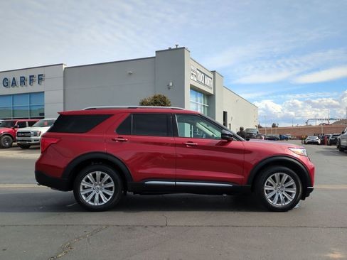 Used 2022 Ford Explorer Limited w/ Limited Technology Package image 2