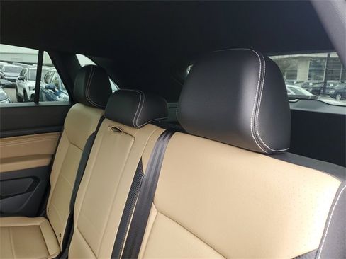 Certified 2023 Volkswagen Atlas Cross Sport SE image 9