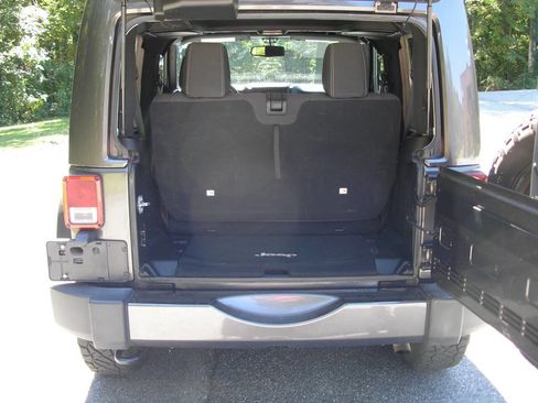 Used 2017 Jeep Wrangler Sahara w/ Connectivity Group image 7