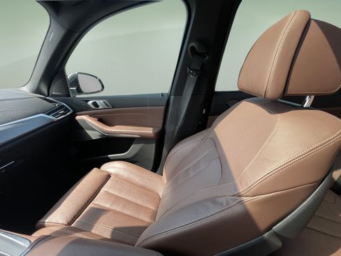 Used 2019 BMW X5 xDrive50i w/ Executive Package AWD/4WD image 37