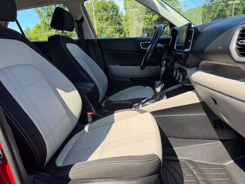 Used 2021 Hyundai Venue SEL w/ Cargo Package FWD image 15