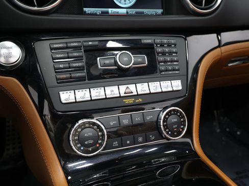 Used 2014 Mercedes-Benz SL 550 image 33