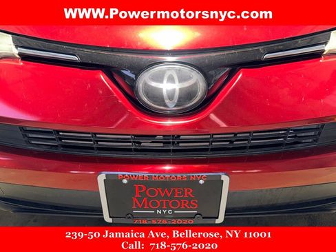 Used 2018 Toyota RAV4 LE image 11