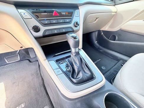 Used 2017 Hyundai Elantra SE FWD image 16