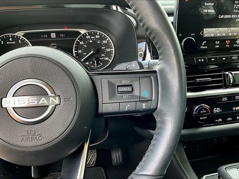Used 2024 Nissan Pathfinder SL FWD image 13