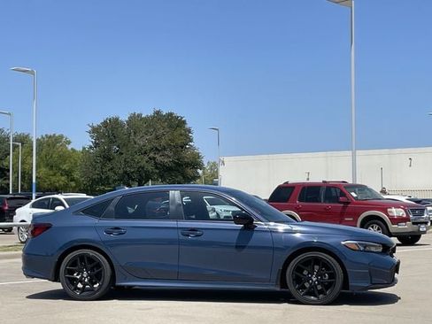 Used 2025 Honda Civic Sport image 3