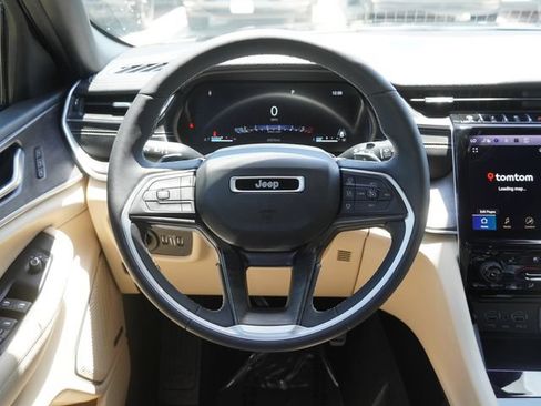 Used 2023 Jeep Grand Cherokee Limited w/ Luxury Tech Group II RWD image 17