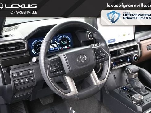 Used 2025 Toyota 4Runner Limited AWD/4WD image 19