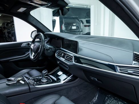 Used 2021 BMW ALPINA XB7 AWD/4WD image 31