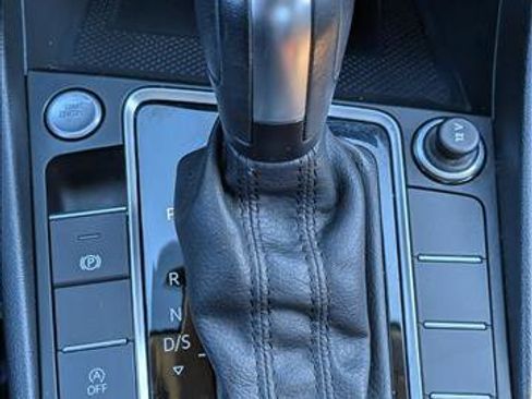 Used 2020 Volkswagen Jetta SEL Premium image 16